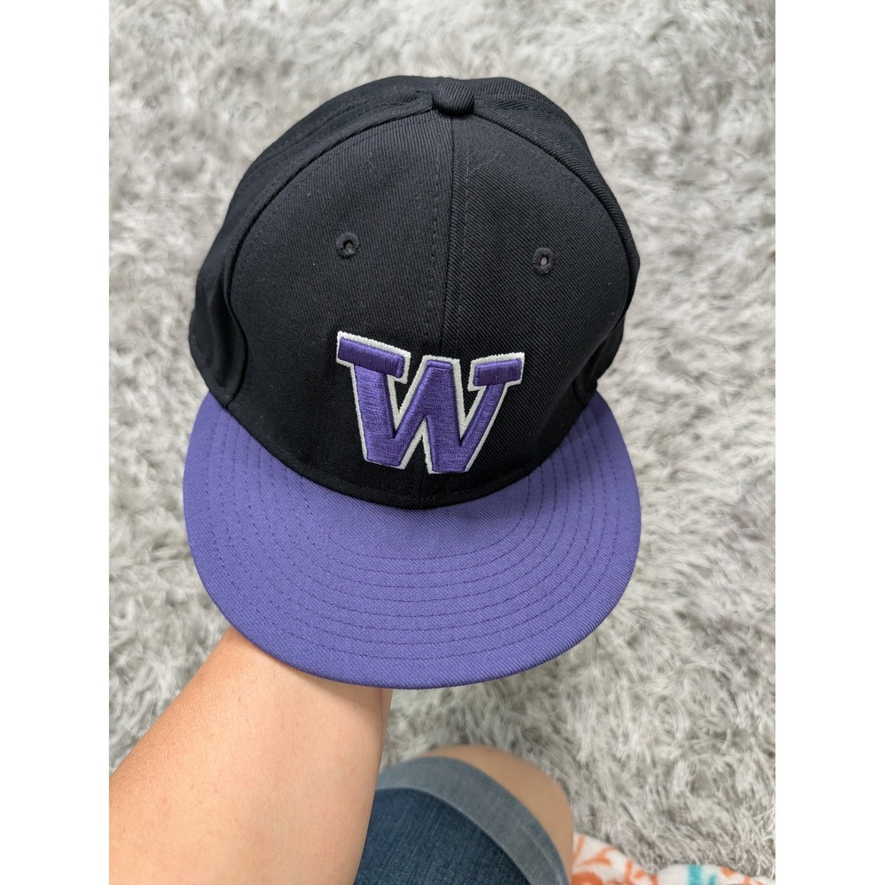 Nike Washington Huskies True Dri-Fit Hat Black Purple Size 8 64cm